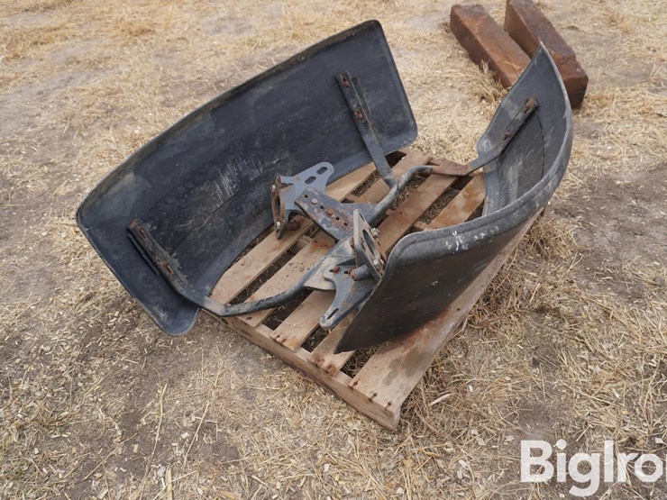new-holland-super-steer-front-mfwa-fenders-image-5