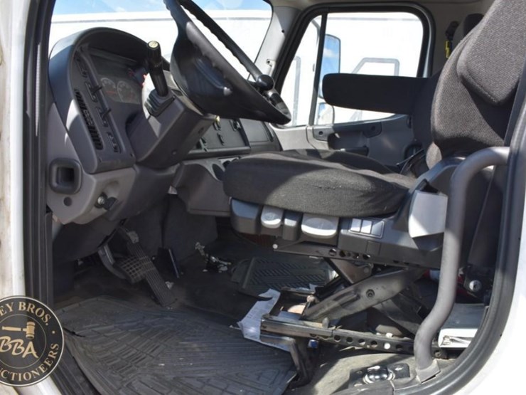 2022-freightliner-business-class-m2-100-image-49