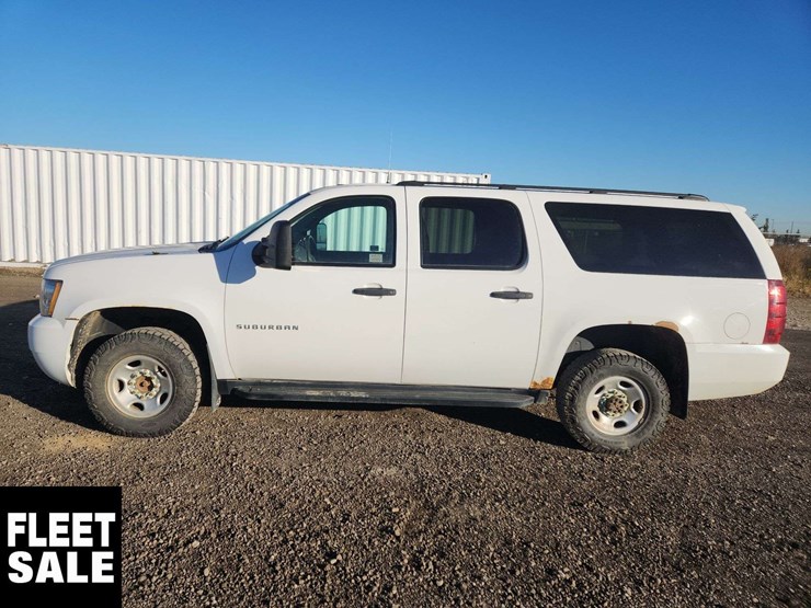 2012-chevrolet-suburban-image-19
