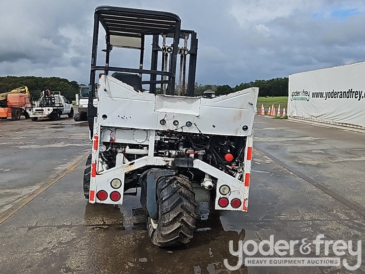 2004-moffett-m5500-image-13