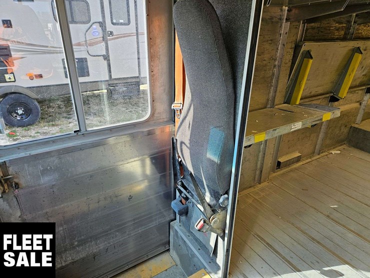 non-operable-2015-ford-e-series-s/a-step-van-image-23
