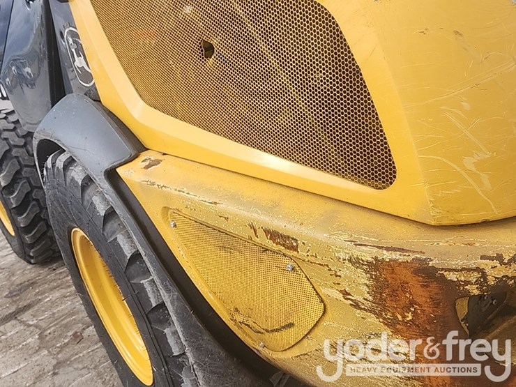 2016-deere-304k-image-21