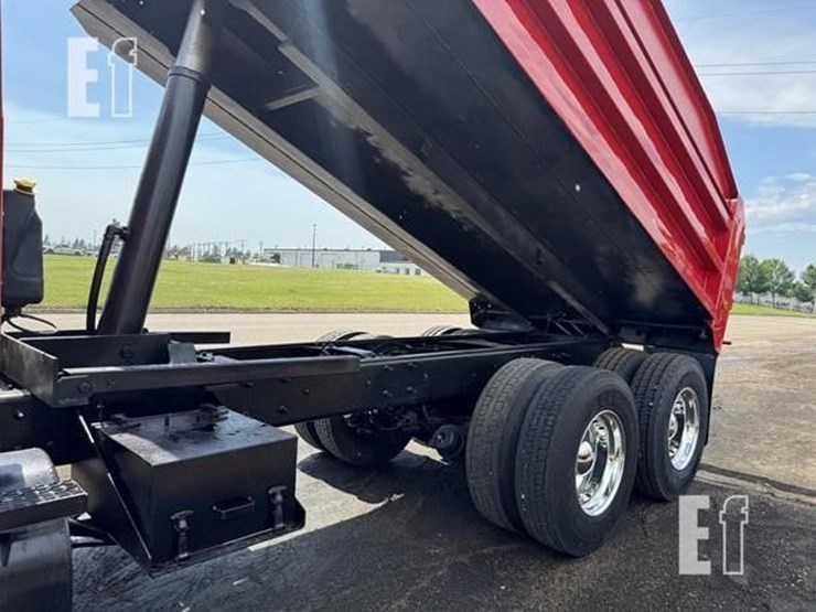 mack-granite-cv713-image-16