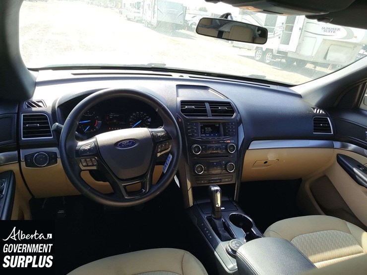 2017-ford-explorer-image-10