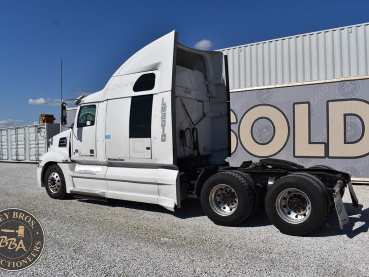 2020-western-star-5700xe-image-19
