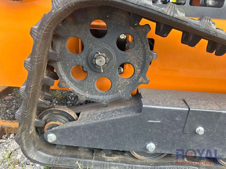 2025-landhero-ldh-ht380-ride-on-mini-track-loader-skid-steer-image-10