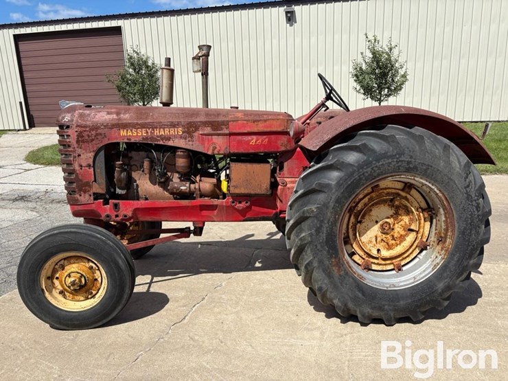 1956-massey-harris-444-image-8