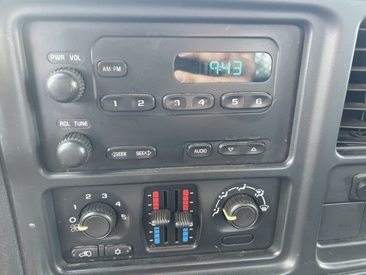 2006-chevrolet-silverado-3500-image-27