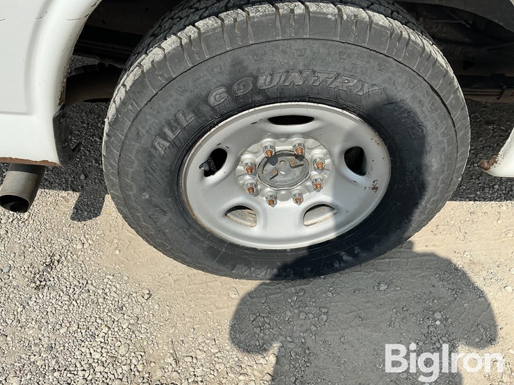 2017-gmc-2500-image-16