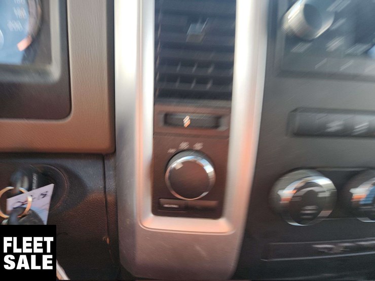 2012-ram-1500-slt-image-12