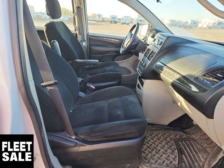 2015-dodge-grand-caravan-image-17