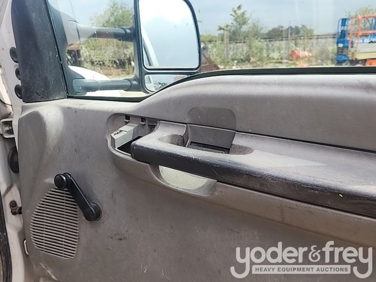 2005-ford-f450-image-31