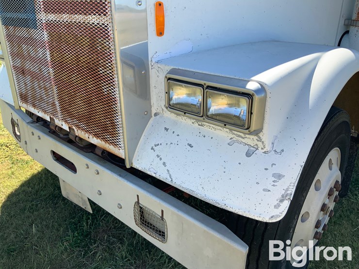 1986-freightliner-flc120-image-18