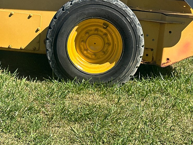 2016-deere-326e-image-9