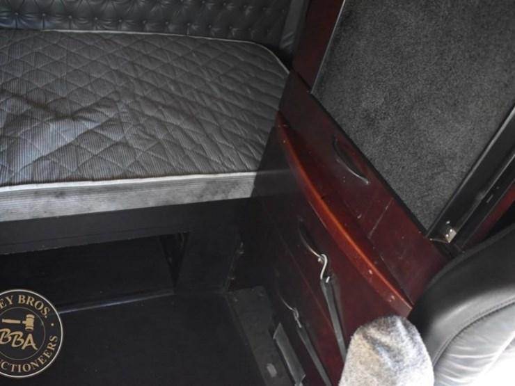 2020-western-star-5700xe-image-65