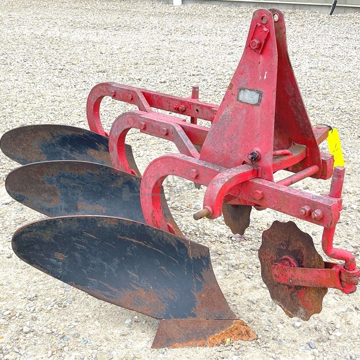 Dearborn 3-12" 3-point plow w/ coulters