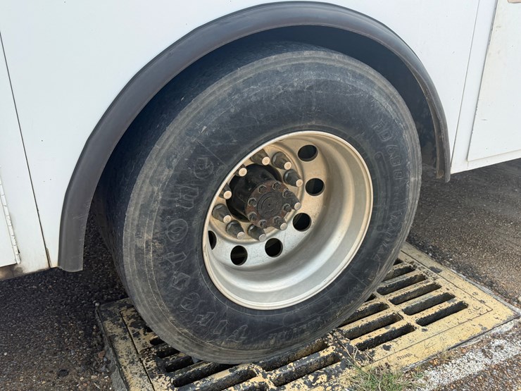 2015-ford-f650-image-12