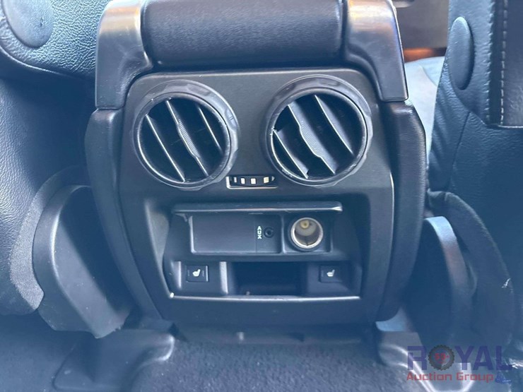 2011-land-rover-lr4-image-23