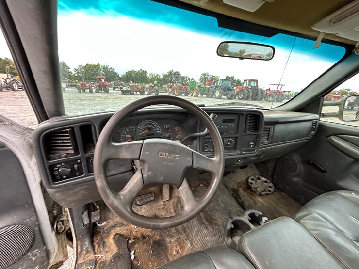 2004-gmc-sierra-2500-image-10