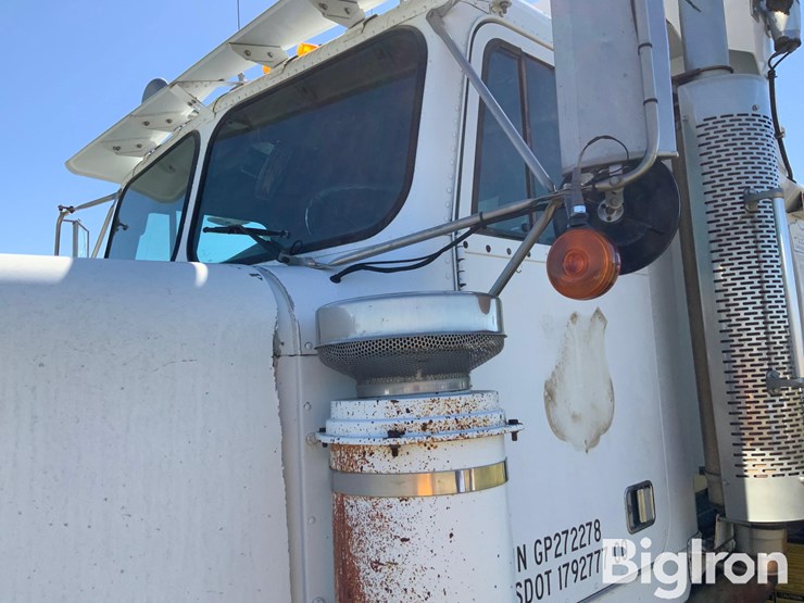 1986-freightliner-flc120-image-12