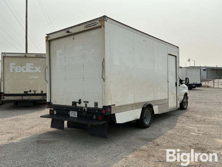 2021-ford-e350-image-5