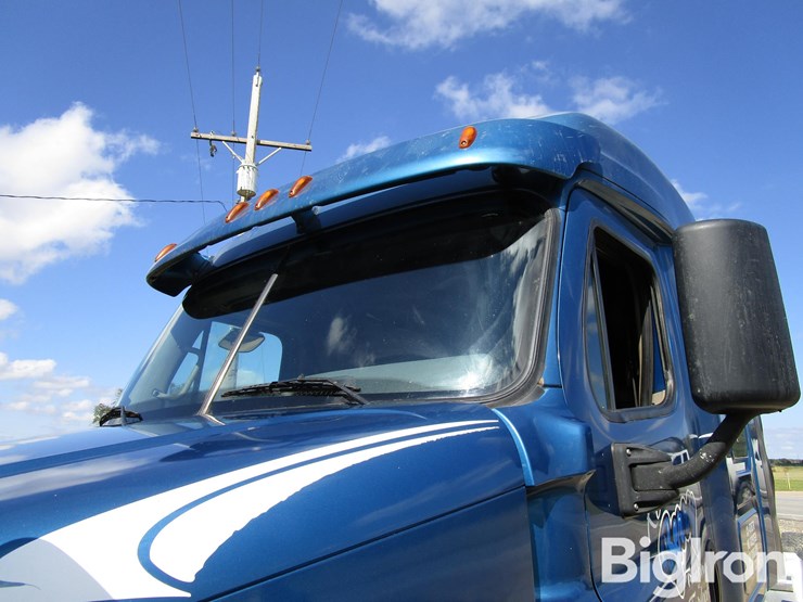 2016-freightliner-cascadia-125-image-16