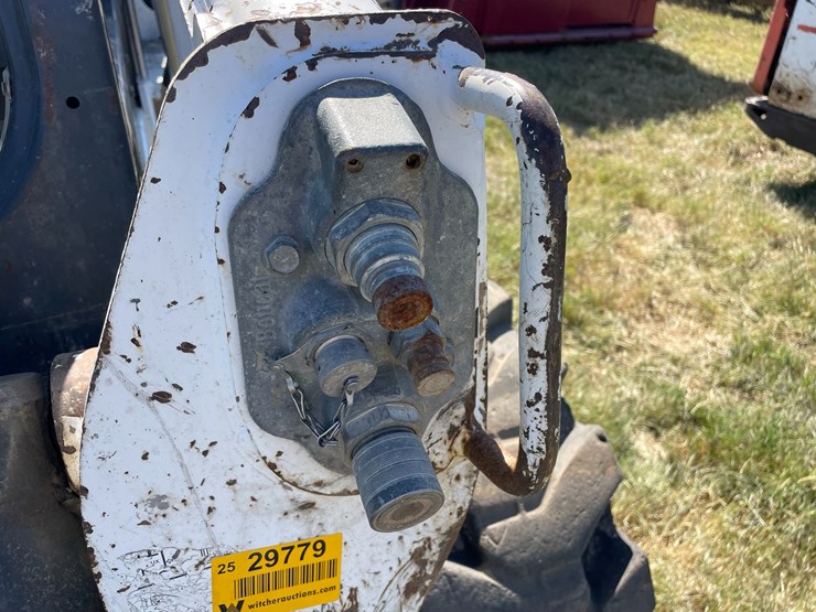 2012-bobcat-s750-image-35