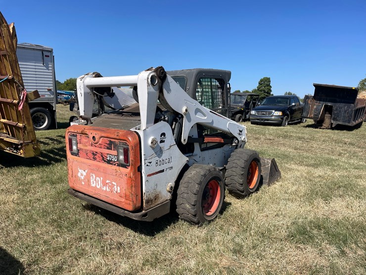 2015-bobcat-s750-image-3