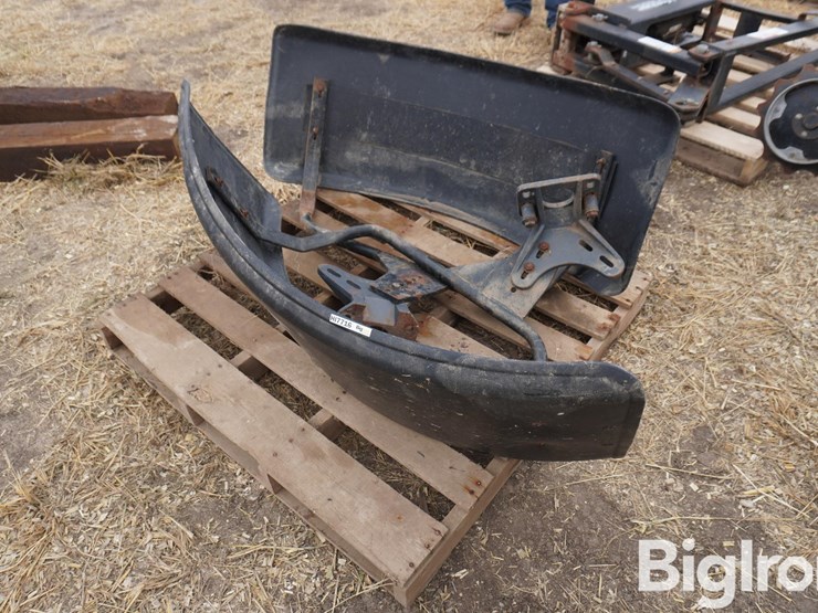 new-holland-super-steer-front-mfwa-fenders-image-7