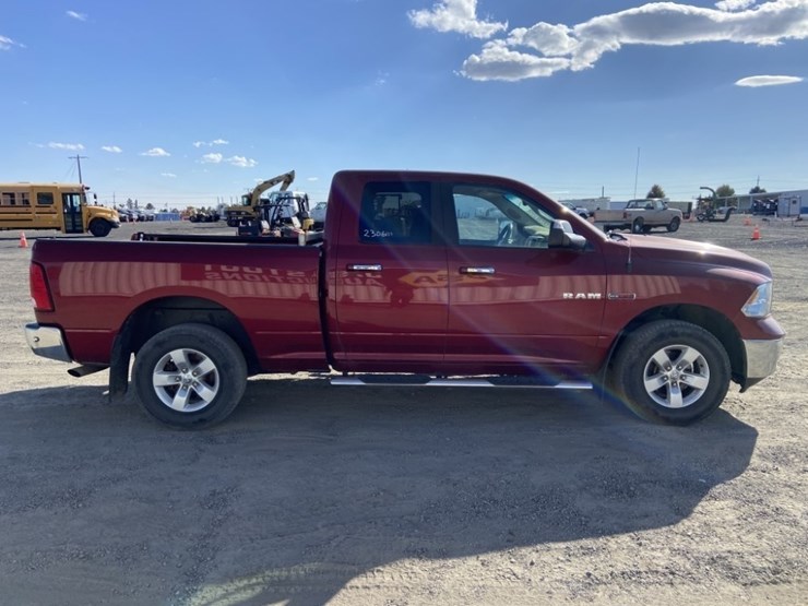 2015-dodge-ram-extra-cab-4wd-pickup-image-6