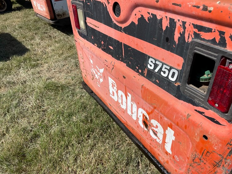 2012-bobcat-s750-image-11