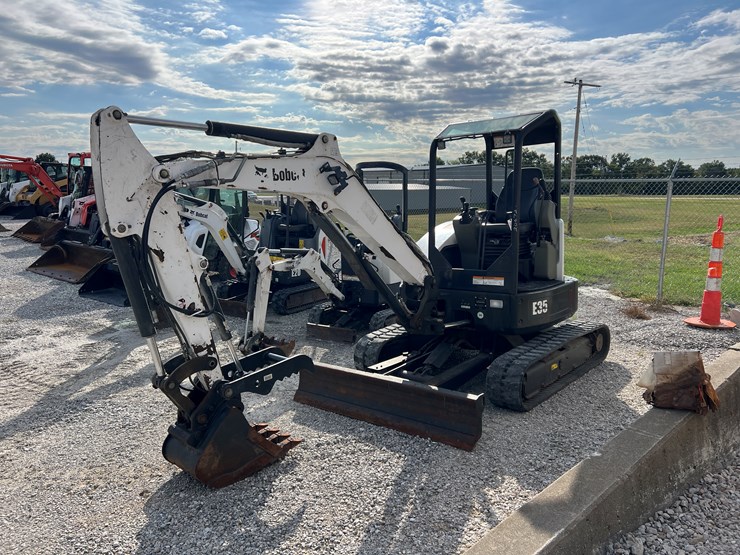 2012-bobcat-e35-image-19