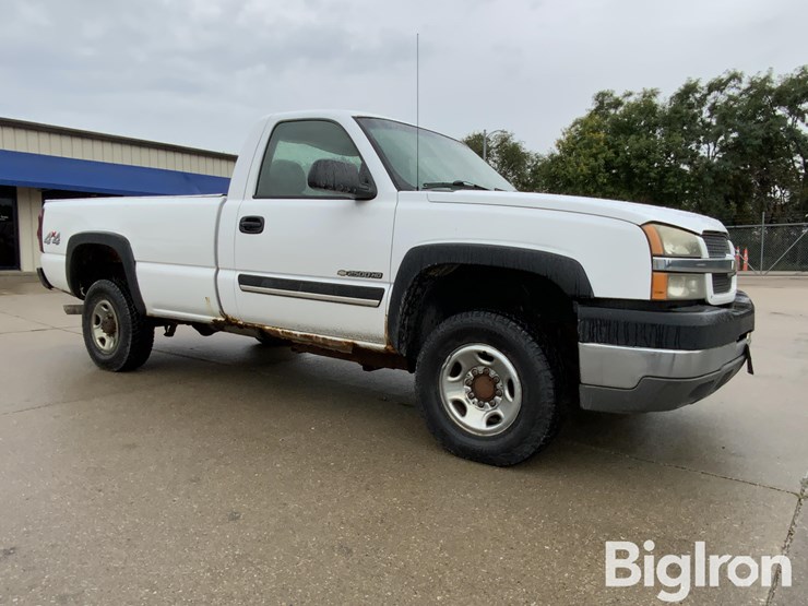 2004-chevrolet-silverado-2500-image-3