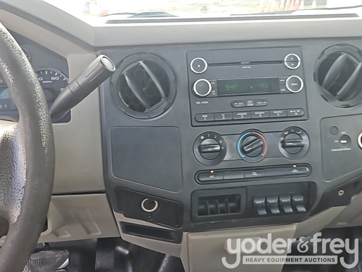 2010-ford-f350-image-25