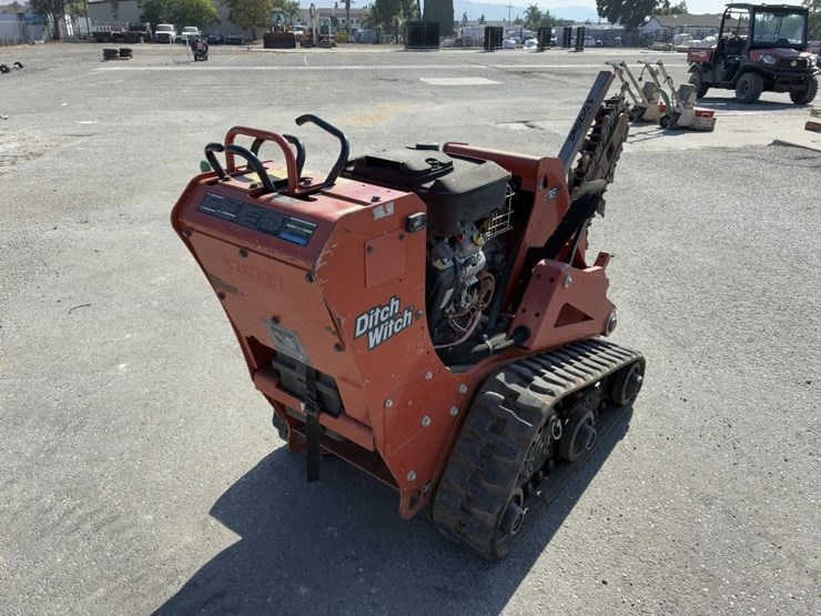 2017-ditch-witch-c16x-image-3