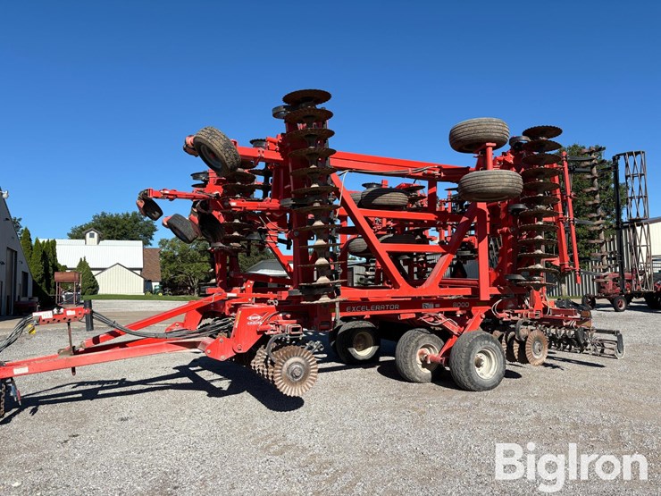 2012-kuhn-krause-excelerator-8000-image-1