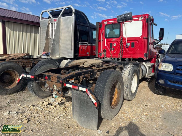 non-operable-2016-freightliner-cascadia-t/a-day-cab-tractor-image-3