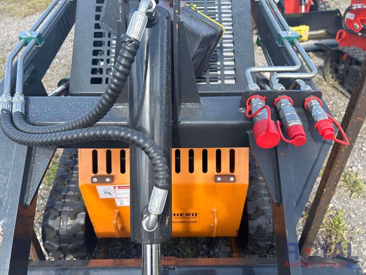 2025-landhero-ldh-ht380-ride-on-mini-track-loader-skid-steer-image-9