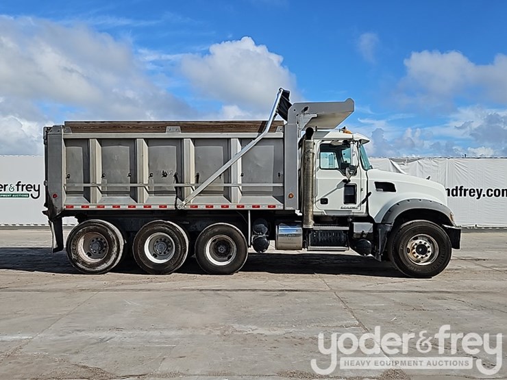 2015-mack-gu713-granite-image-6