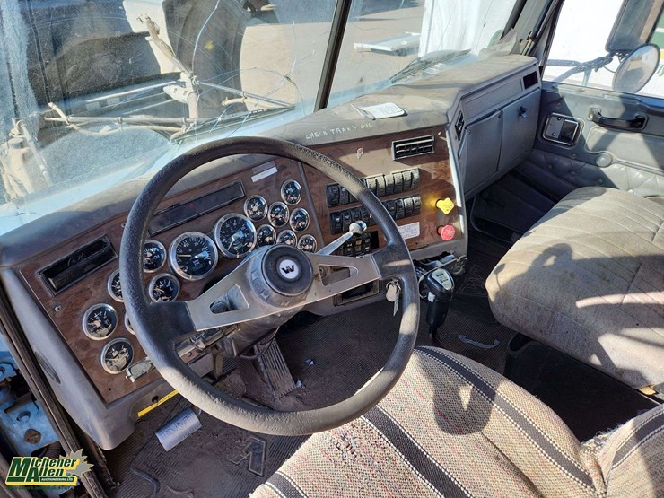 2001-western-star-4900-image-17