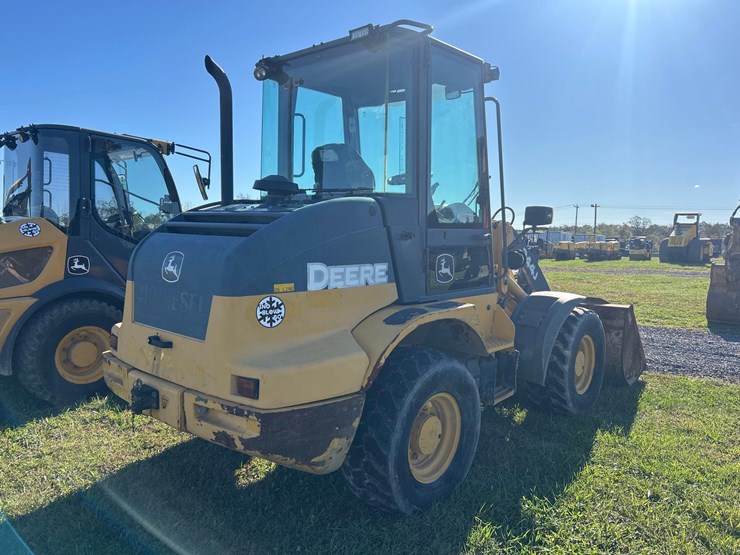 2011-deere-244j-image-5