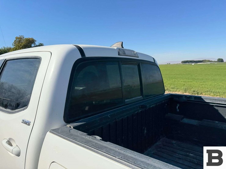 2017-toyota-tacoma-image-18