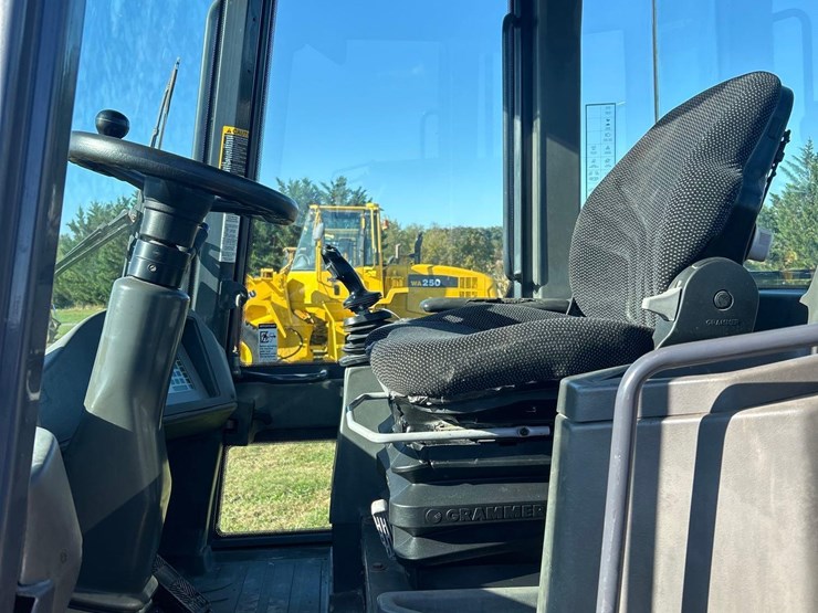 2011-deere-244j-image-18