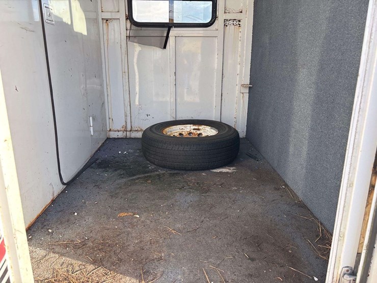 1996-parker-trailers-travalong-t/a-gooseneck-livestock-trailer-image-10