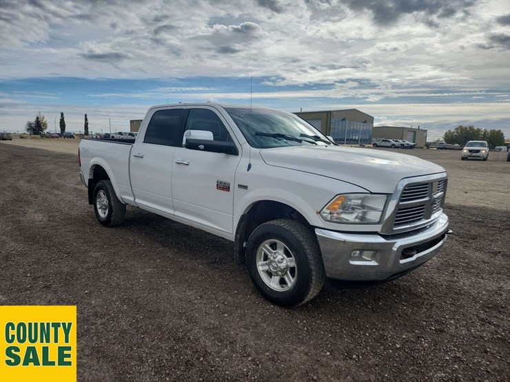 2012-ram-2500-laramie-image-2