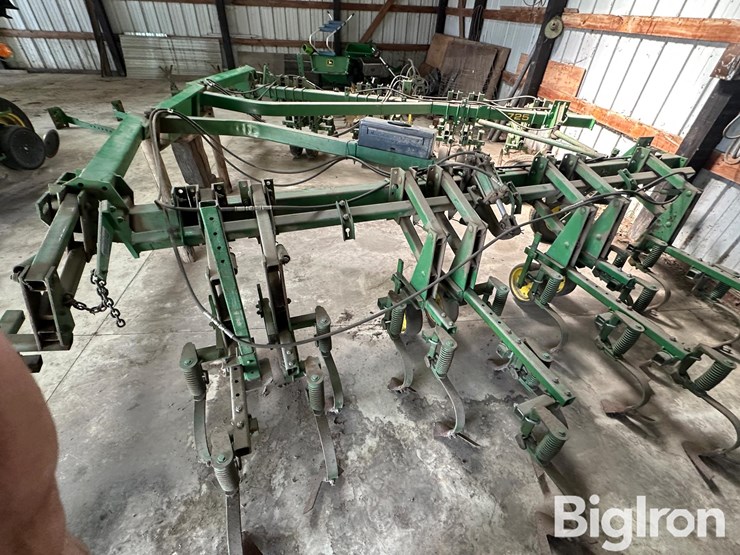 john-deere-725-image-5