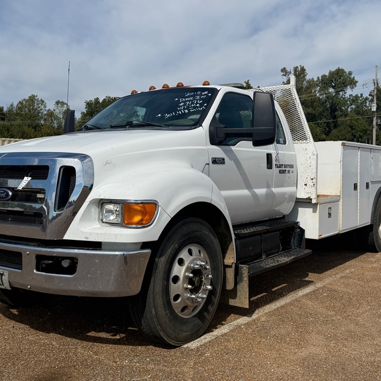 2015 FORD F650