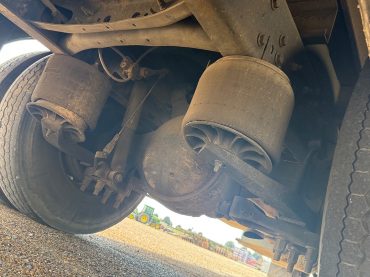 2015-ford-f650-image-16