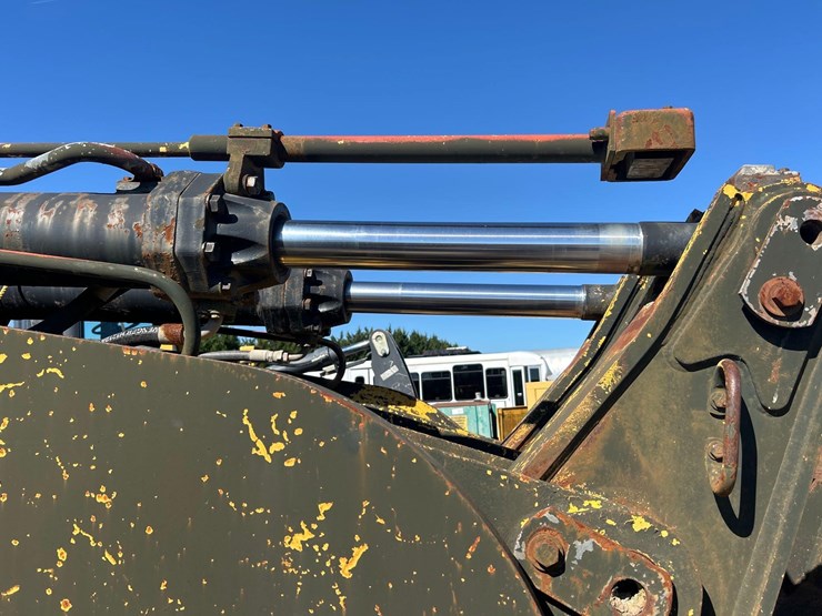 caterpillar-973-image-10