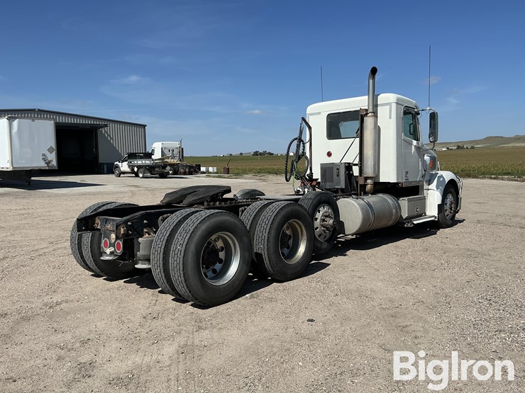 2011-freightliner-coronado-132-image-5